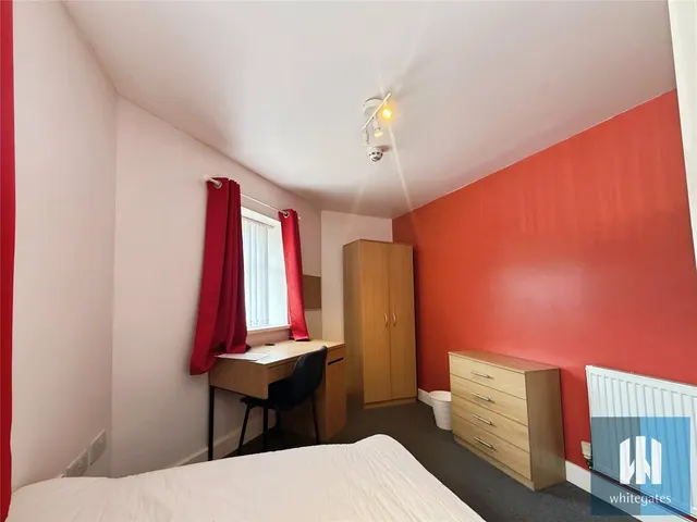 Firth Street, Huddersfield, HD1, photo 3