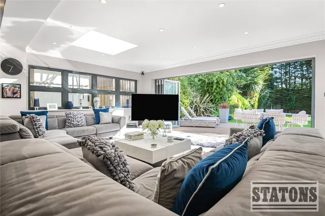 Parkgate Avenue, Hadley Wood, EN4, photo 3