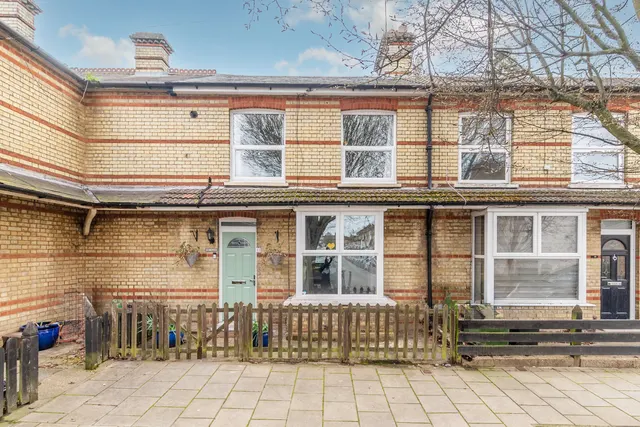 11 Aynho Street, Watford, photo 1
