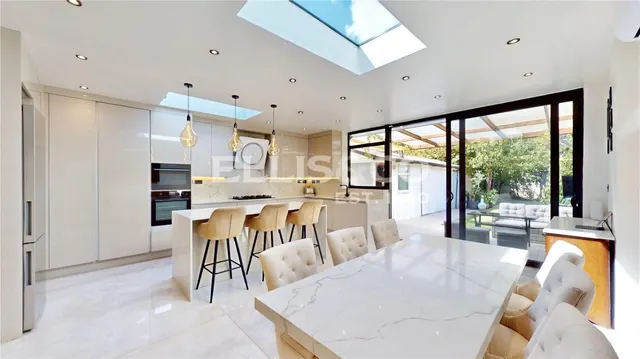 Neeld Crescent, Wembley, HA9, photo 2