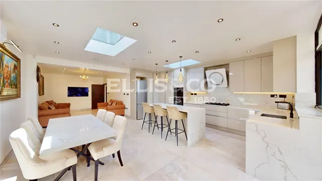 Neeld Crescent, Wembley, HA9, photo 3