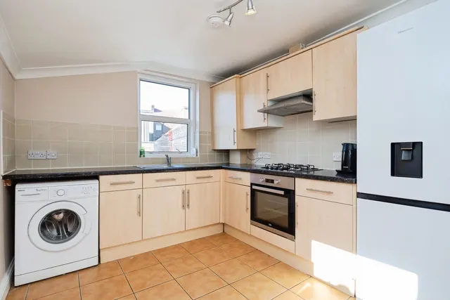 Carlton Road, London, E11, photo 2