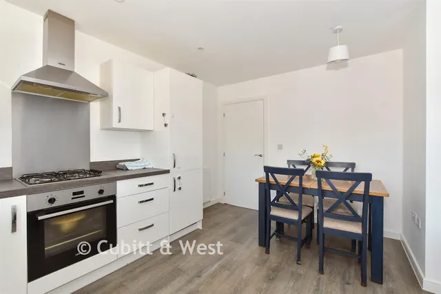 Valley Drive, Forge Wood, RH10, photo 3