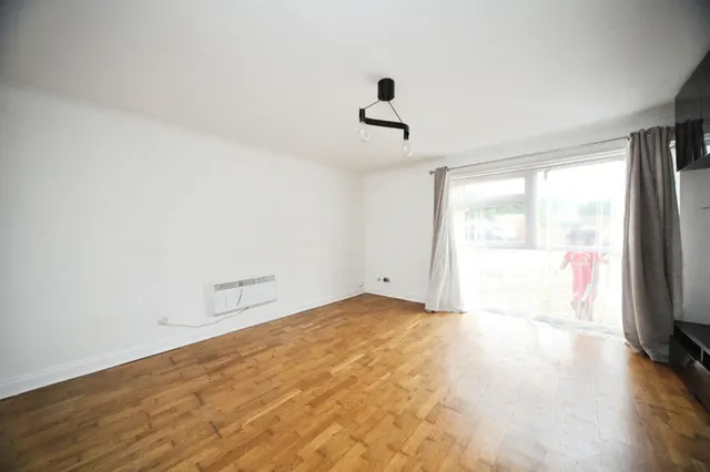 Stockingstone Road, Luton, LU2, photo 3