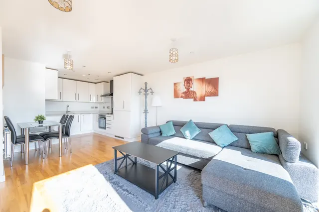 Photo 2 — Flat 73, Elizabeth House, 341 High Road, Wembley