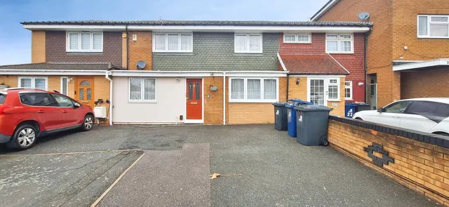 Ramsey Close, Greenford, UB6, photo 1