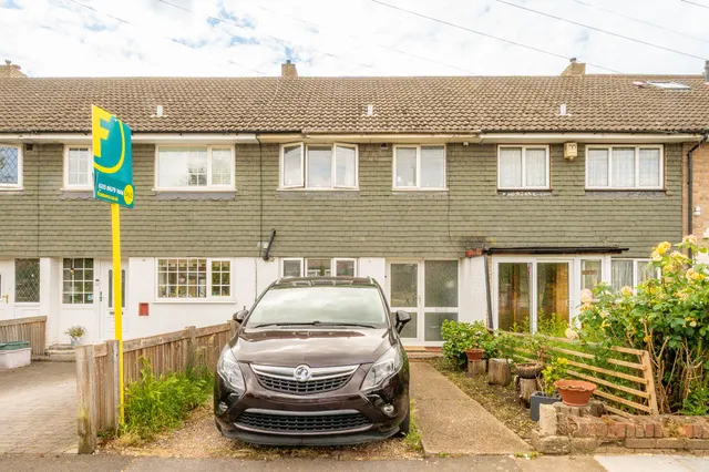 4 Malvern Close, Mitcham, photo 1