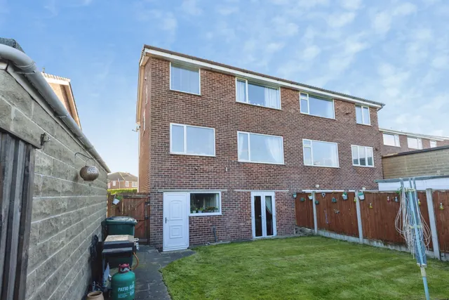 Hepworth Close, Mirfield, WF14, photo 2