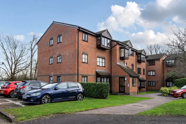 Gladbeck Way, Enfield, photo 1