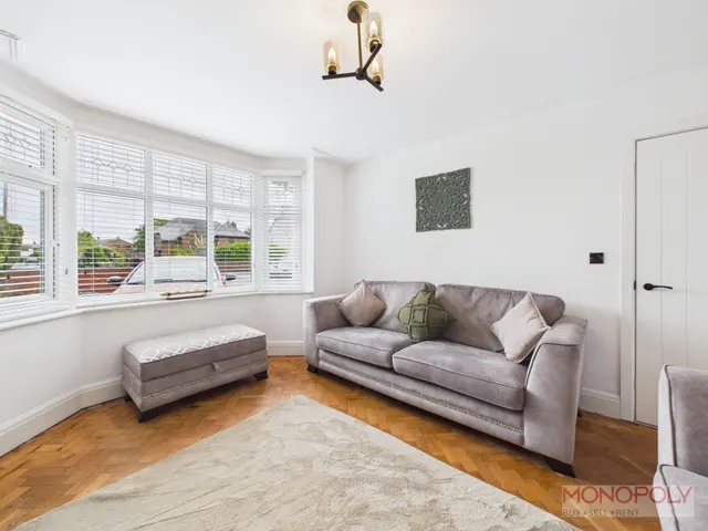 Chester Road, Wrexham, LL11, photo 3
