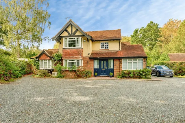 Effingham Road, Copthorne, Crawley, photo 1