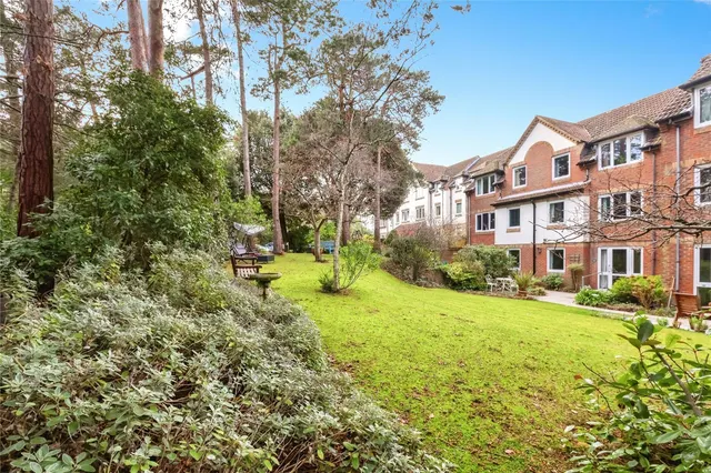 Queens Park West Drive, Queens Park, BH8, photo 3