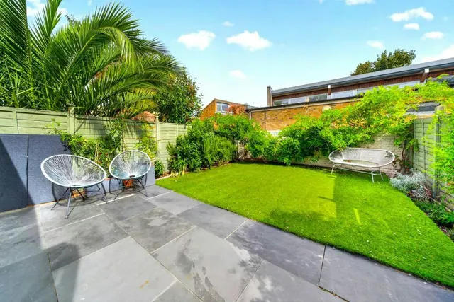 Photo 3 — Newent Close, London, SE15