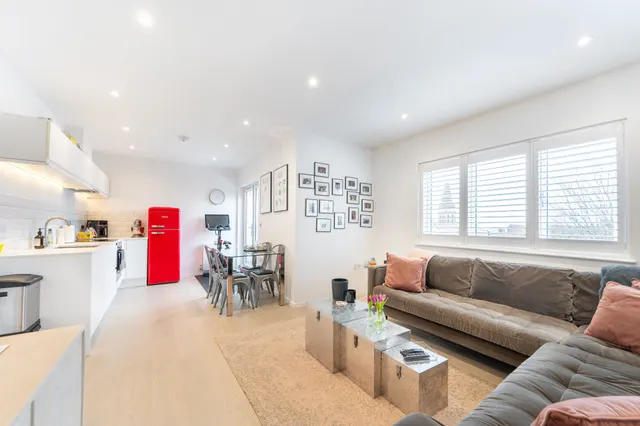 Photo 2 — Flat 24b, The Elms, London