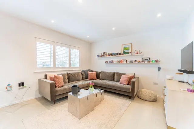 Flat 24b, The Elms, London, photo 1