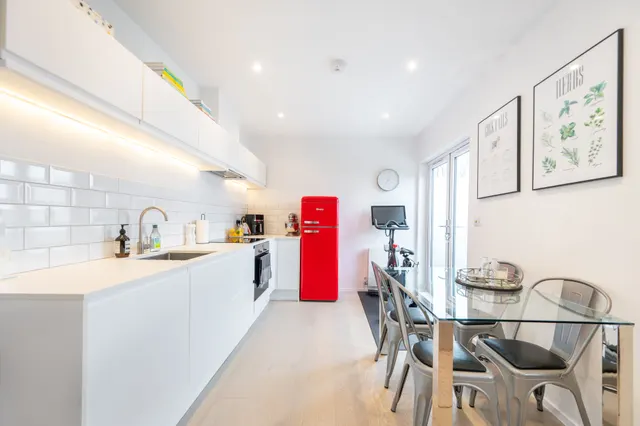 Photo 3 — Flat 24b, The Elms, London
