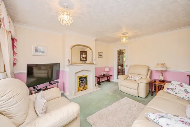 Photo 3 — Broadlee, Wilnecote, Tamworth, Staffordshire, B77