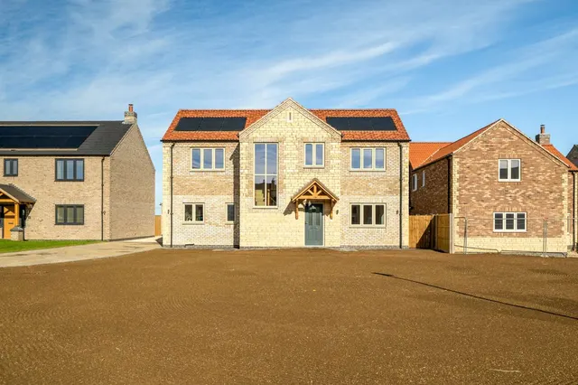 Stone Road, Nettleham, LN2, photo 1