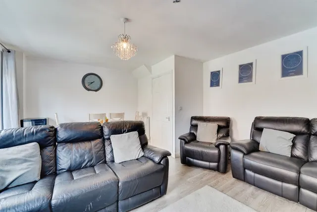 Samuel Jones Crescent, Little Paxton, PE19, photo 2