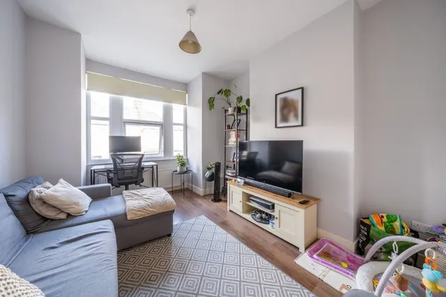 Photo 2 — Kettering Street London SW16