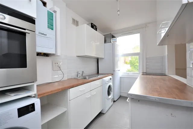 Photo 3 — Ravensbourne Road, Bromley, BR1
