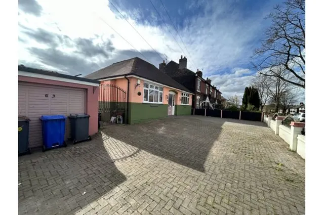 Bradwell Lane, Newcastle, ST5, photo 3