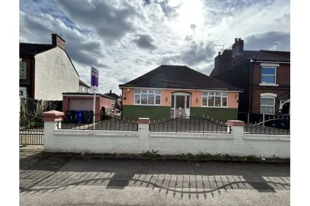Bradwell Lane, Newcastle, ST5, photo 2