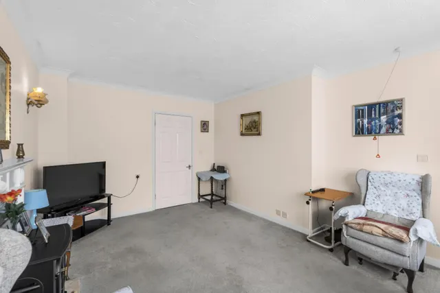Photo 3 — Pond Court The Ridgeway, Codicote, SG4