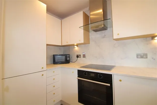 Photo 3 — Two Bedroom Apartment, No Chain, Next To Taplow Station, Maidenhead