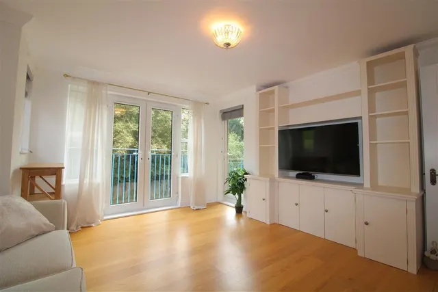 Two Bedroom Apartment, No Chain, Next To Taplow Station, Maidenhead, photo 1