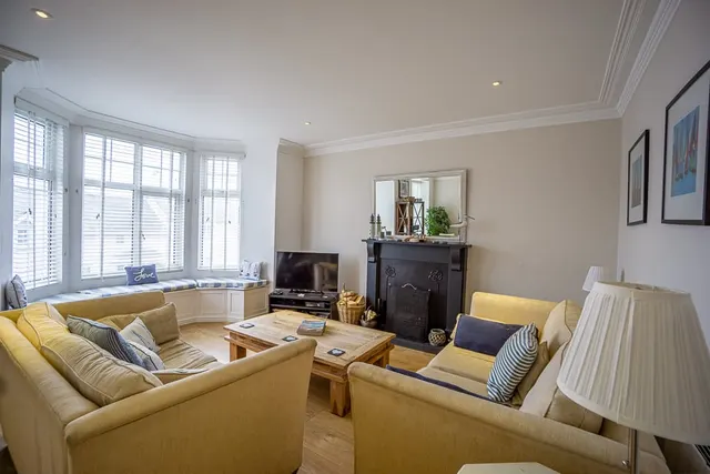 Photo 3 — Preswylfa Flat 1, Abersoch, Pwllheli, Gwynedd, LL53 7DT