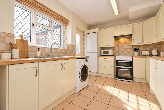 Hornbeam Road, Guildford, GU1, photo 2