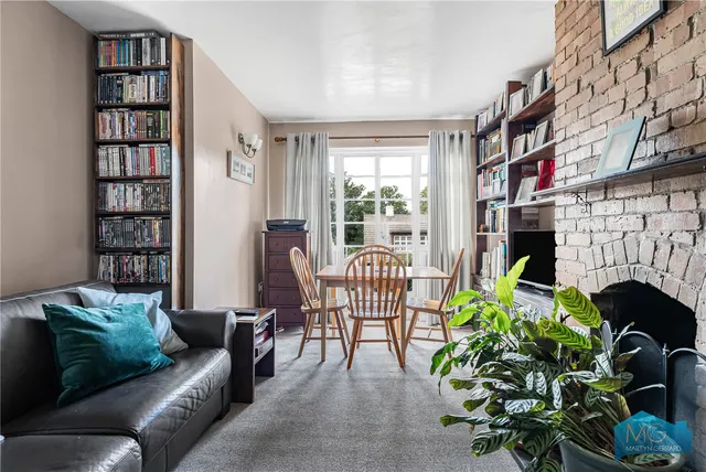 Western Road, London, N2, photo 1