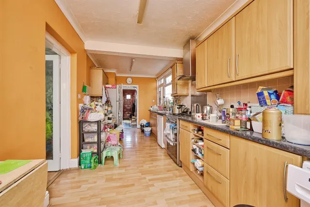Westwood Avenue, March, PE15, photo 2