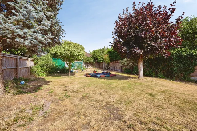 Westwood Avenue, March, PE15, photo 1