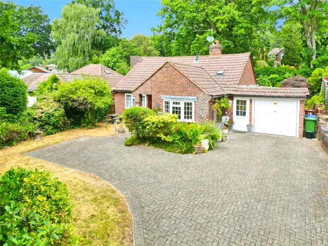 Harts Leap Road, Sandhurst, Berkshire, GU47 8EW, photo 1