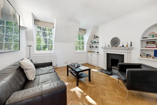 3 bedroom flat — Kensington Church Walk, Kensington, London, W8 4NF