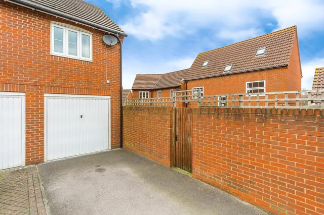 Photo 3 — Premier Way, Kemsley, Sittingbourne, ME10