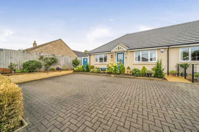 Hailey Road, Witney, OX28, photo 1
