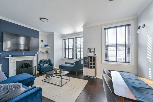 45 Charlmont Road, London, photo 1