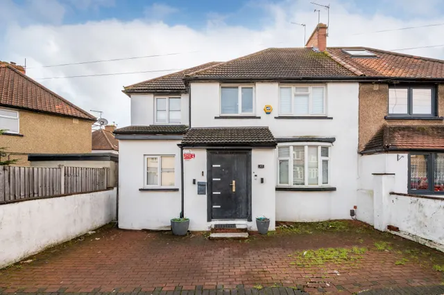 35 Westbourne Road, Feltham, photo 1