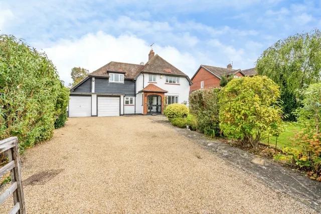 West Close, Middleton-on-Sea, PO22, photo 1