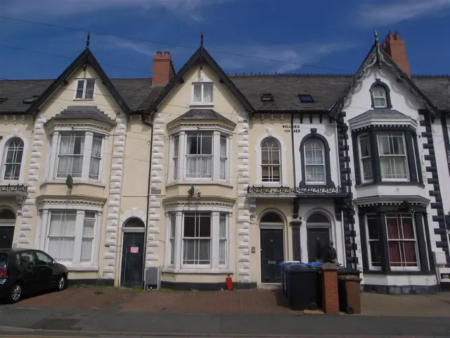 Bath Street, Rhyl, Denbighshire, LL18 3LU, photo 1