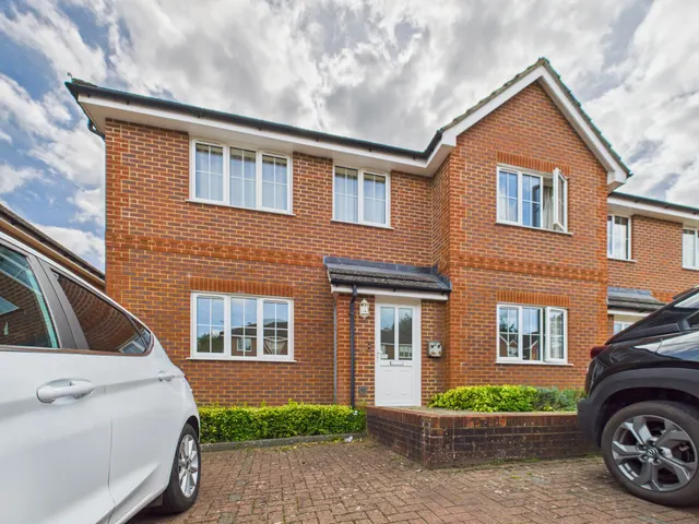 Worting Road, Worting, Basingstoke, RG22, photo 1