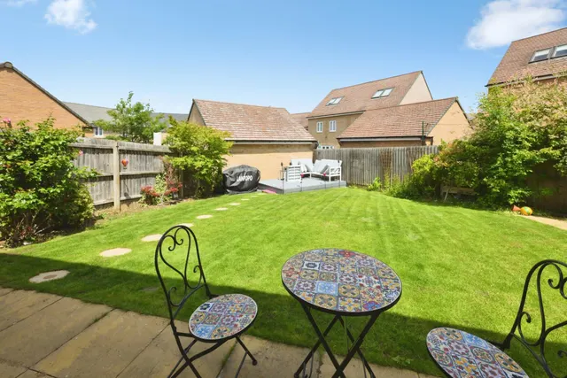 Hanslope Close, Papworth Everard, CB23, photo 3