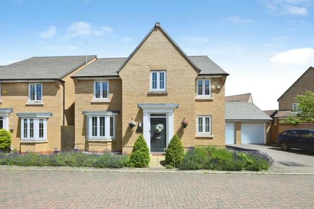 Hanslope Close, Papworth Everard, CB23, photo 1