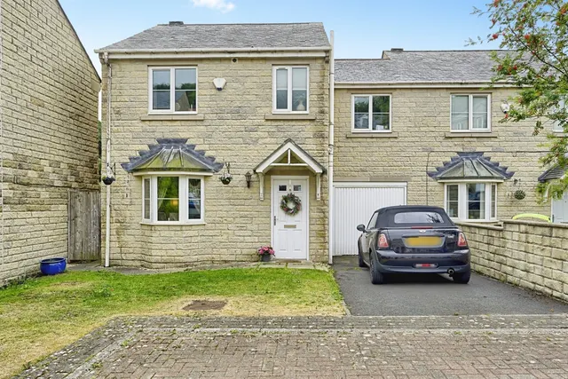 Heatherdale Close, Halifax, photo 1