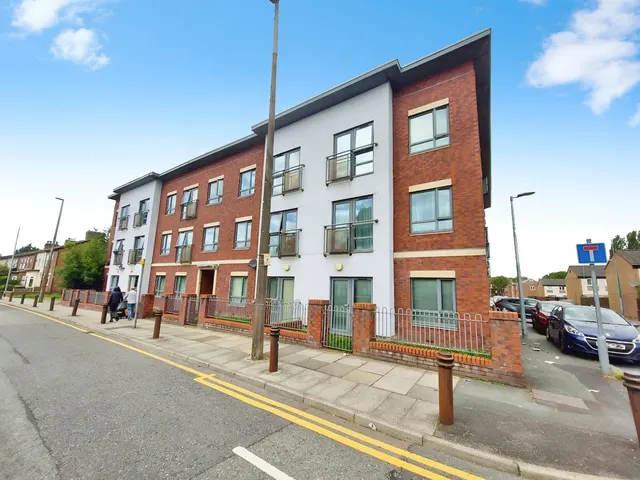 Liverpool Road, Eccles, M30, photo 1