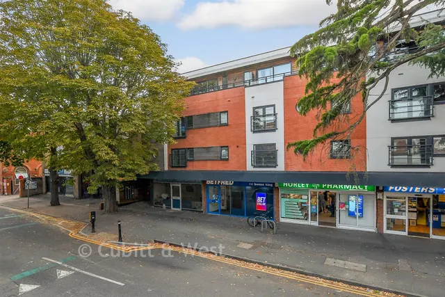 2 bedroom flat, Victoria Road, Horley, RH6