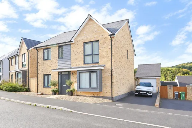 4 bedroom house, Budding Way, Dursley, GL11